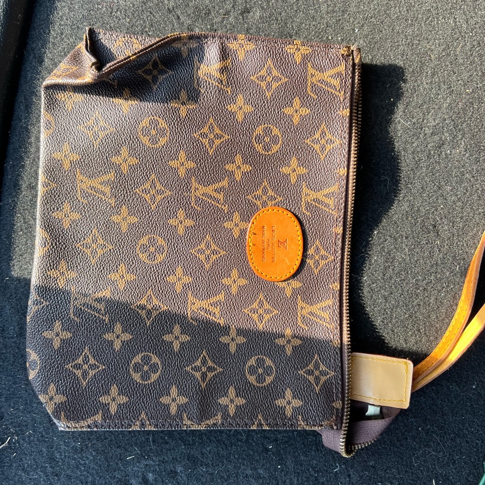 Leather pouch